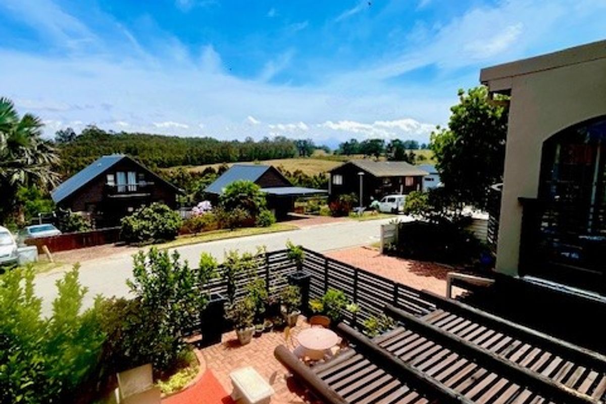 *STUNNING HAROLD BAY PROPERTY WITH BACHELOR FLAT* - Photo 2