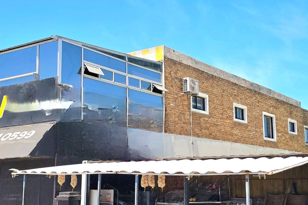 Calling all investors to this commercial and residential property, all in one - Photo 2