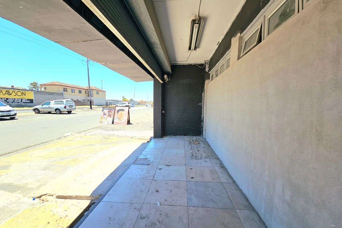 Calling all investors to this commercial and residential property, all in one - Photo 5