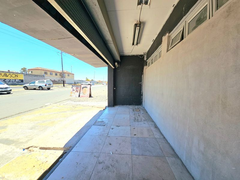 Calling all investors to this commercial and residential property, all in one - Photo 5