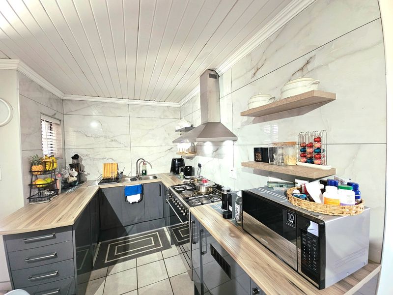 Calling all investors to this commercial and residential property, all in one - Photo 9