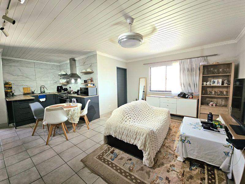 Calling all investors to this commercial and residential property, all in one - Photo 7