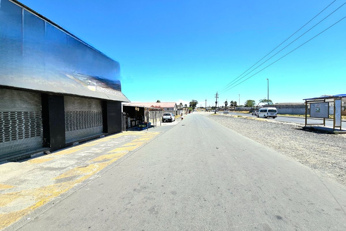 Calling all investors to this commercial and residential property, all in one - Photo 3