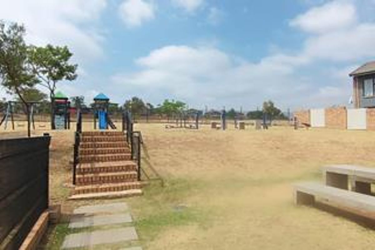 Specious Townhouse for sale - Photo 2