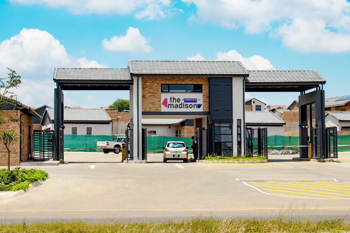 Specious Townhouse for sale - Photo 3