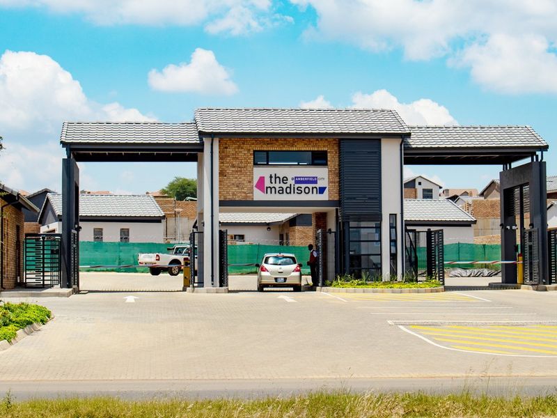 Specious Townhouse for sale - Photo 3