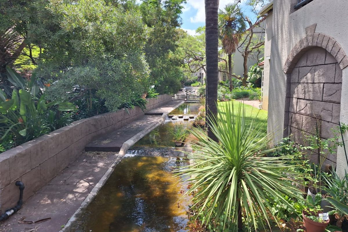 MODERN 2-BEDROOM, 2-BATHROOM TOWNHOUSE TO LET - Photo 4