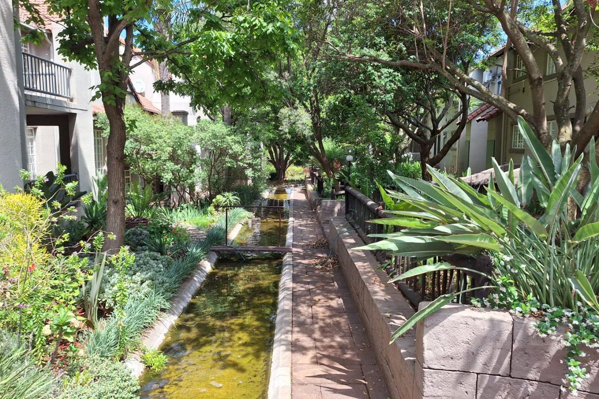 MODERN 2-BEDROOM, 2-BATHROOM TOWNHOUSE TO LET - Photo 5