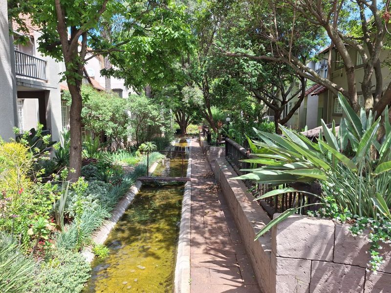 MODERN 2-BEDROOM, 2-BATHROOM TOWNHOUSE TO LET - Photo 5