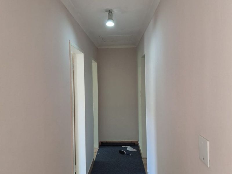 MODERN 2-BEDROOM, 2-BATHROOM TOWNHOUSE TO LET - Photo 10