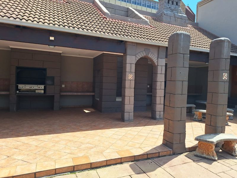 MODERN 2-BEDROOM, 2-BATHROOM TOWNHOUSE TO LET - Photo 2