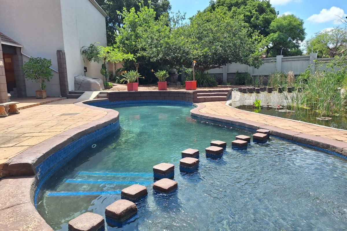 MODERN 2-BEDROOM, 2-BATHROOM TOWNHOUSE TO LET - Photo 3