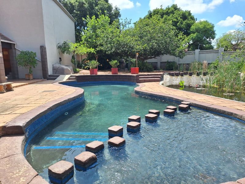 MODERN 2-BEDROOM, 2-BATHROOM TOWNHOUSE TO LET - Photo 3