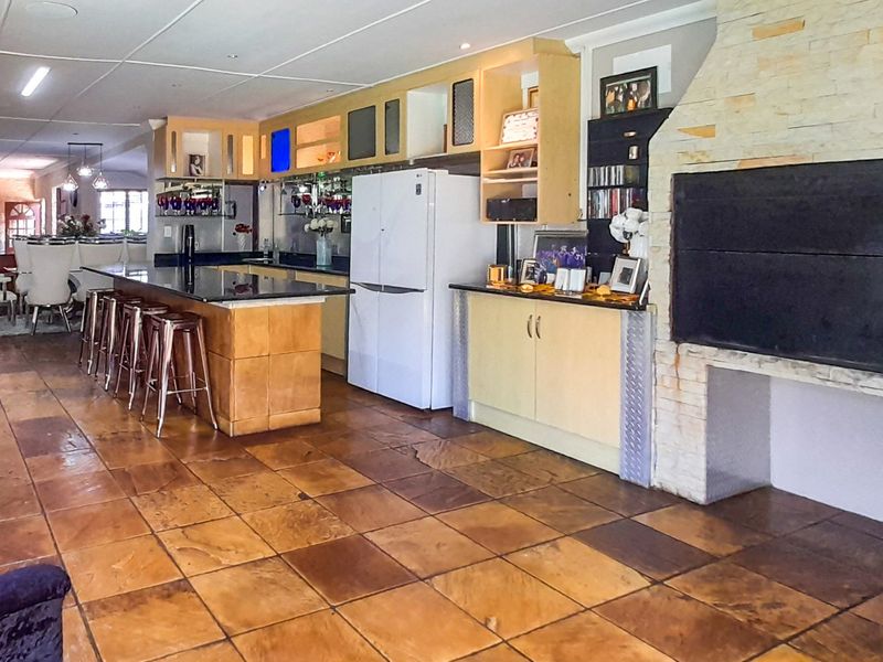 Hollywood Glamour Meets Gonubie’s Riverfront—Privacy, Prestige, & Possibility Await. - Photo 10