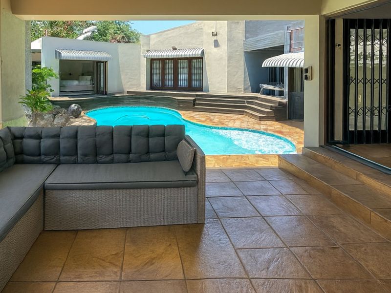 Hollywood Glamour Meets Gonubie’s Riverfront—Privacy, Prestige, & Possibility Await. - Photo 9