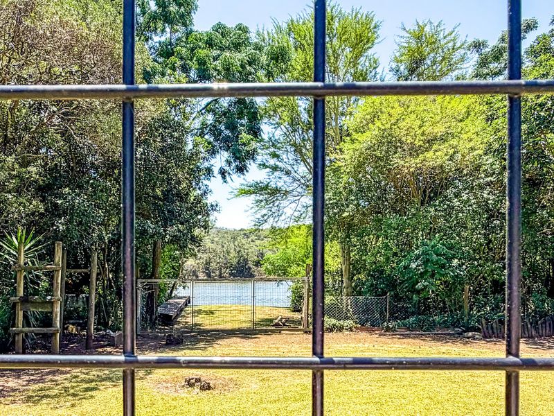 Hollywood Glamour Meets Gonubie’s Riverfront—Privacy, Prestige, & Possibility Await. - Photo 3