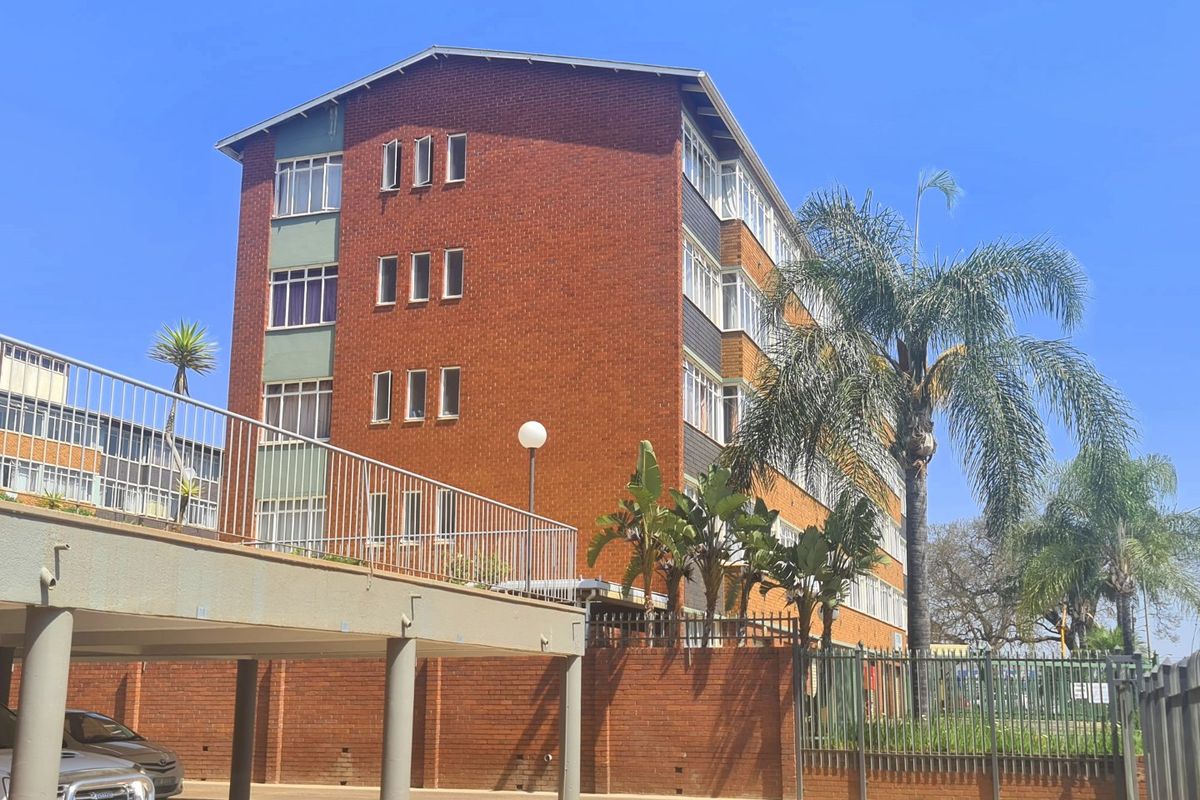 MEDIUM SIZED FULL TITLE BUILDING LESS THAN 400m TO STEVE BIKO ACADEMIC HOSPITAL - Photo 2