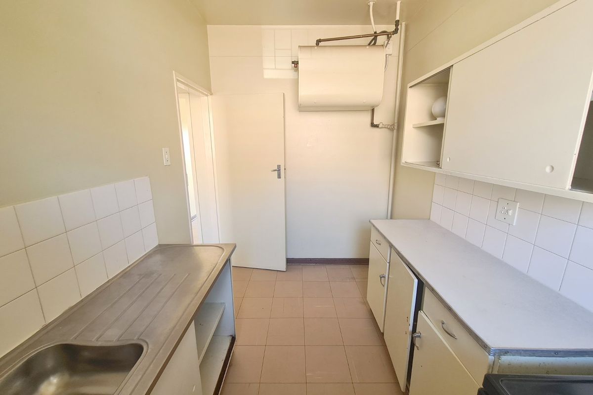 MEDIUM SIZED FULL TITLE BUILDING LESS THAN 400m TO STEVE BIKO ACADEMIC HOSPITAL - Photo 5