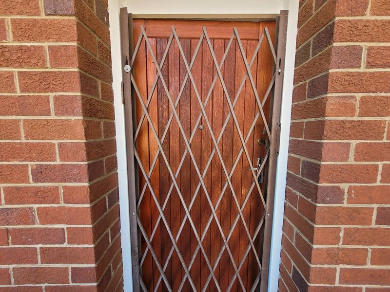 MEDIUM SIZED FULL TITLE BUILDING LESS THAN 400m TO STEVE BIKO ACADEMIC HOSPITAL - Photo 10