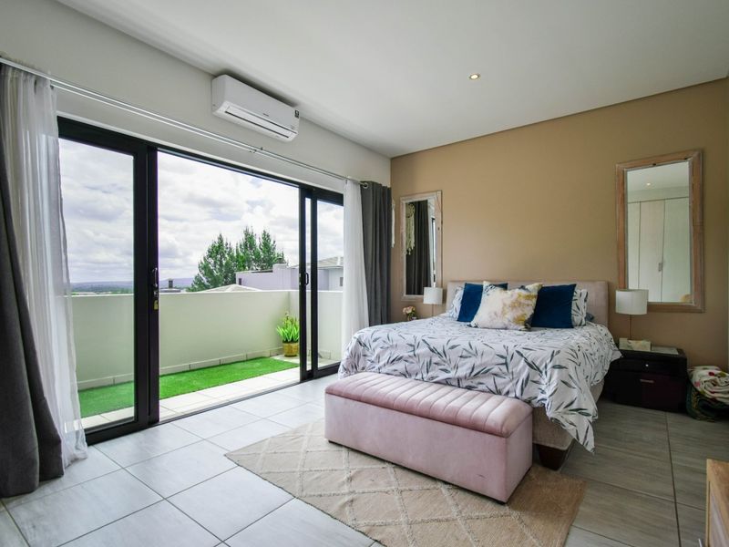 EXCUISITE 2 BEDROOM, NEW YORK STYLE HOME IN THE SECURE LOMBARDY ESTATE - Photo 6