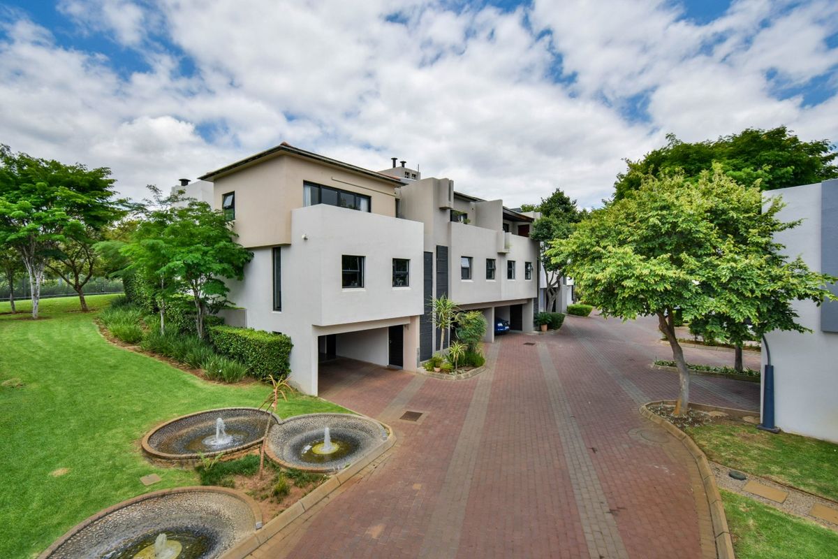 EXCUISITE 2 BEDROOM, NEW YORK STYLE HOME IN THE SECURE LOMBARDY ESTATE - Photo 2