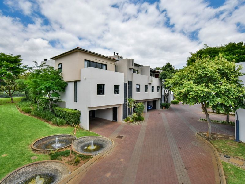 EXCUISITE 2 BEDROOM, NEW YORK STYLE HOME IN THE SECURE LOMBARDY ESTATE - Photo 2