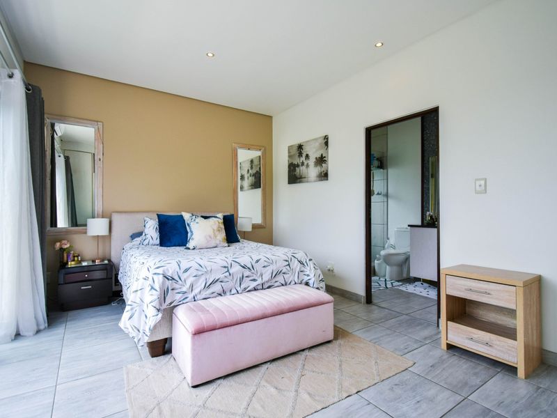 EXCUISITE 2 BEDROOM, NEW YORK STYLE HOME IN THE SECURE LOMBARDY ESTATE - Photo 7