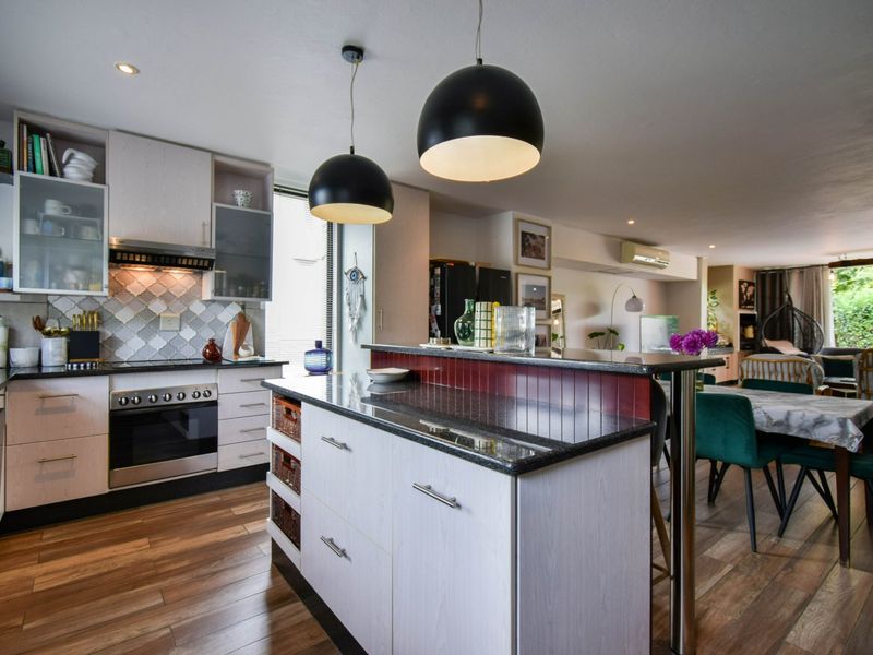 EXCUISITE 2 BEDROOM, NEW YORK STYLE HOME IN THE SECURE LOMBARDY ESTATE - Photo 5