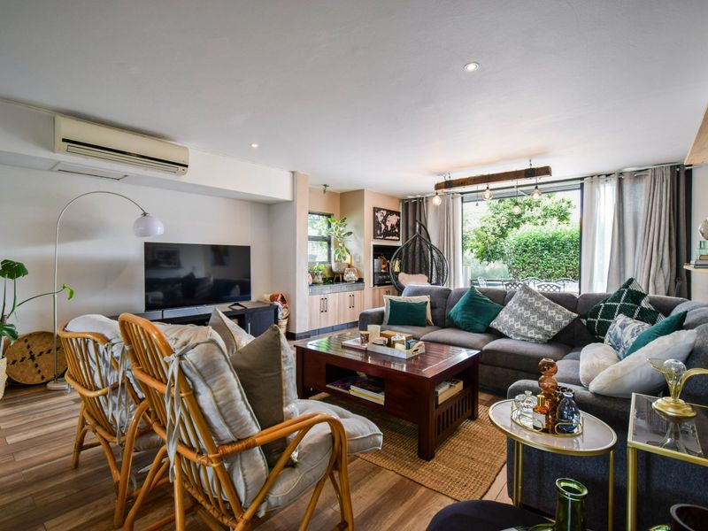 EXCUISITE 2 BEDROOM, NEW YORK STYLE HOME IN THE SECURE LOMBARDY ESTATE - Photo 4