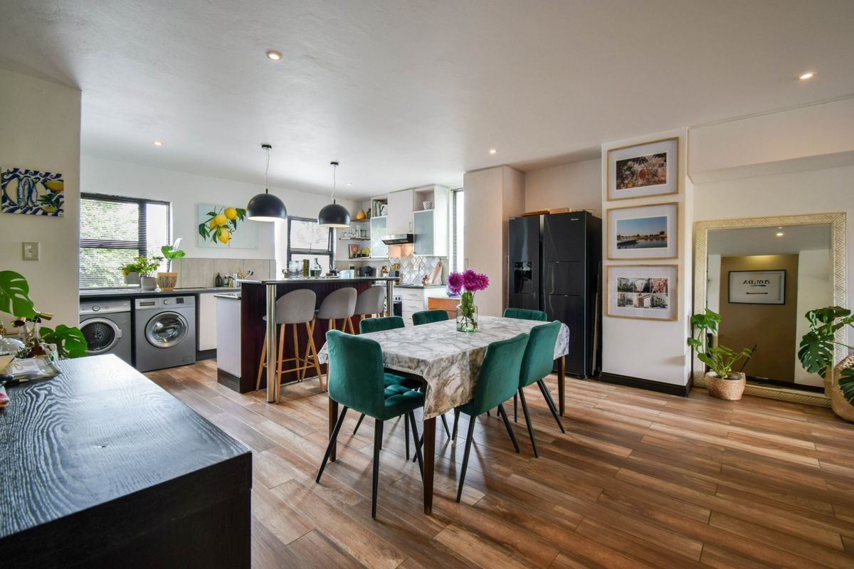 EXCUISITE 2 BEDROOM, NEW YORK STYLE HOME IN THE SECURE LOMBARDY ESTATE - Photo 3