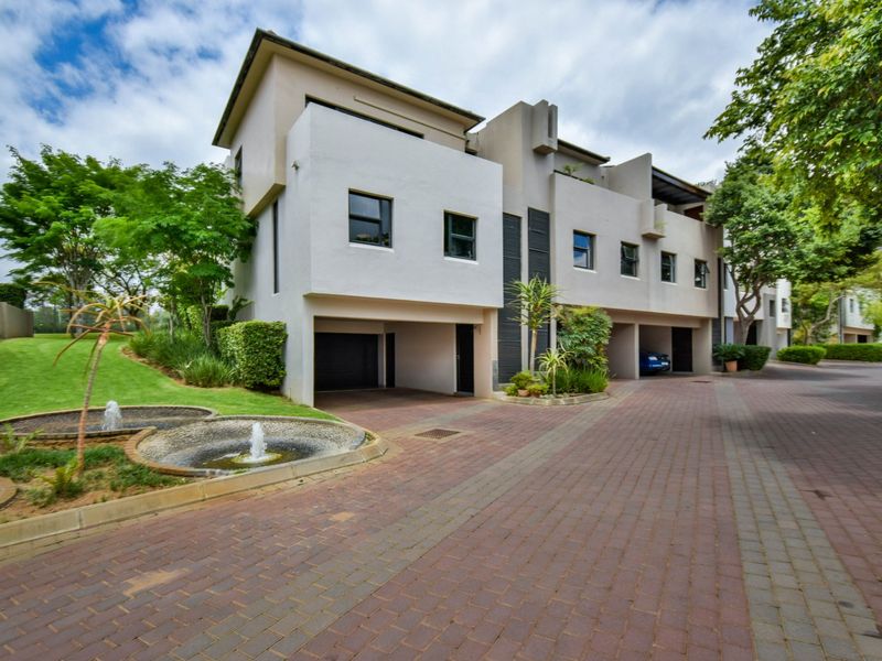 EXCUISITE 2 BEDROOM, NEW YORK STYLE HOME IN THE SECURE LOMBARDY ESTATE - Photo 9