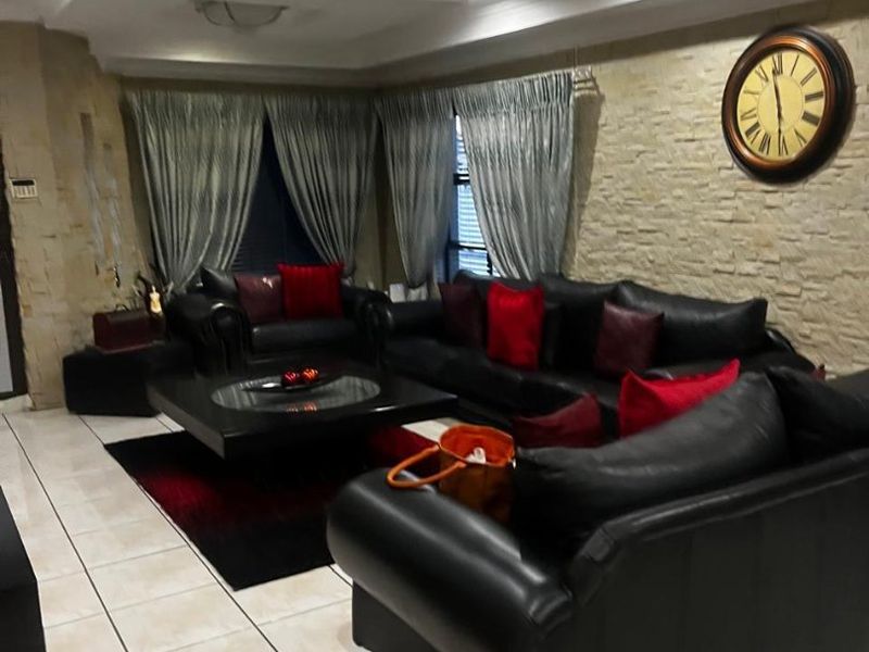 Elegant & Well-Maintained 3-Bedroom Family Home ? - Photo 7