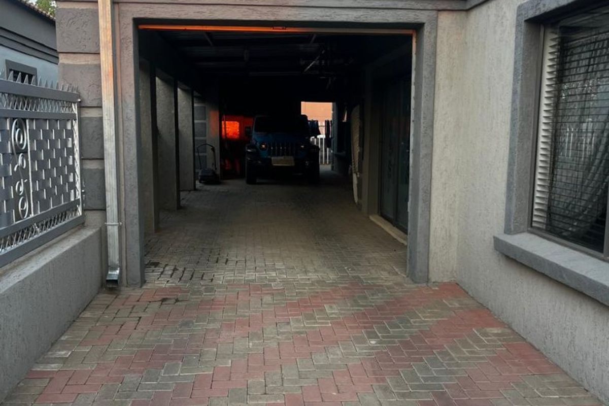 Elegant & Well-Maintained 3-Bedroom Family Home ? - Photo 4