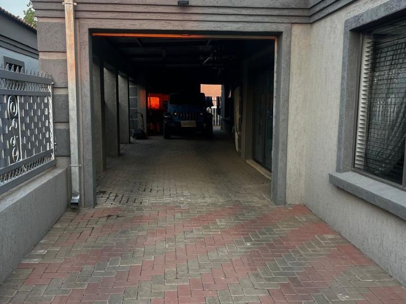 Elegant & Well-Maintained 3-Bedroom Family Home ? - Photo 4