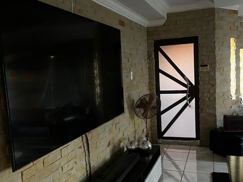 Elegant & Well-Maintained 3-Bedroom Family Home ? - Photo 5