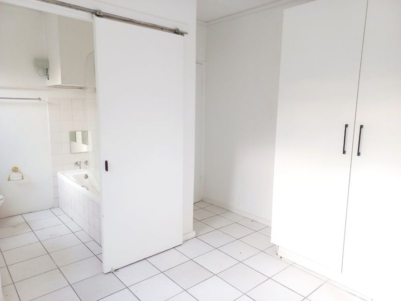 4Bed Home with Cottage - Photo 6
