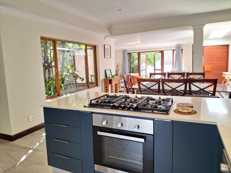 4Bed Home with Cottage - Photo 3