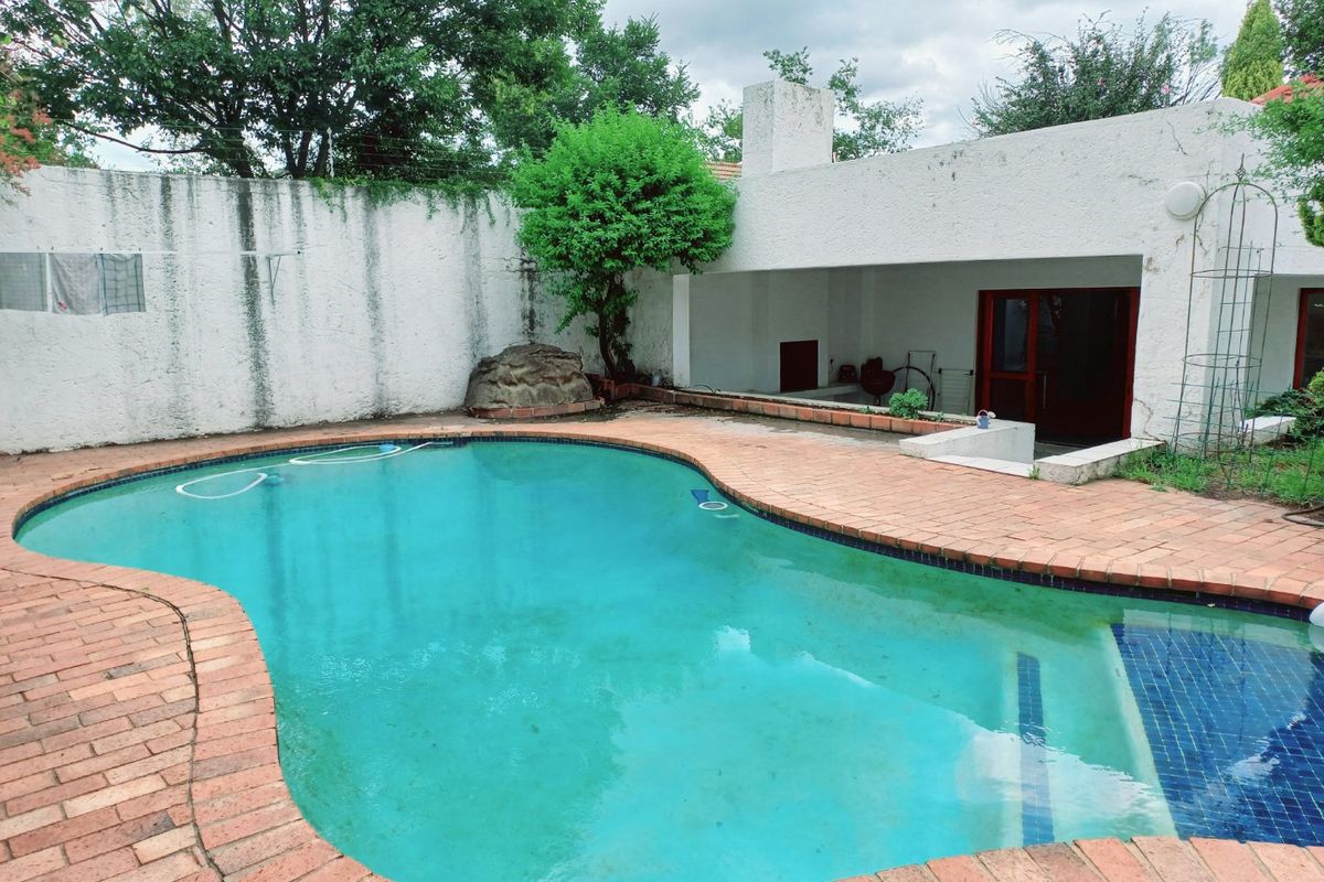 4Bed Home with Cottage - Photo 2