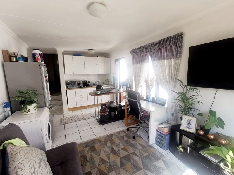 4Bed Home with Cottage - Photo 9