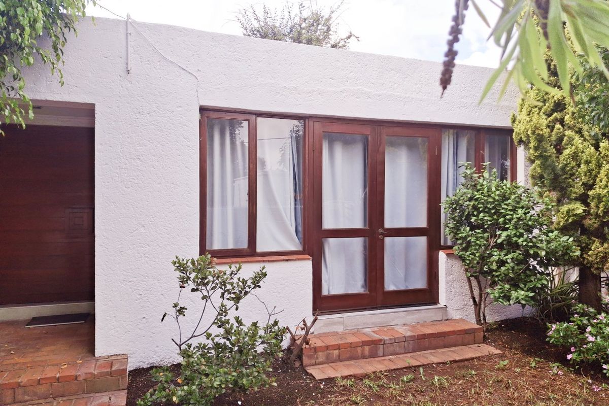 4Bed Home with Cottage - Photo 4