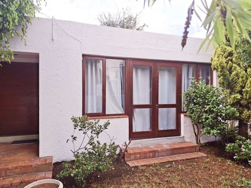 4Bed Home with Cottage - Photo 4