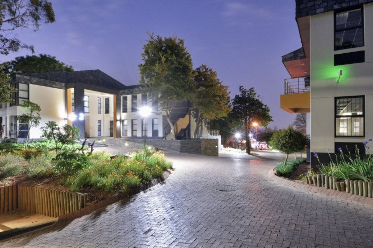 Work Smart in Albury Park – Close to Shops, Dining & Major Business Hubs - Photo 2
