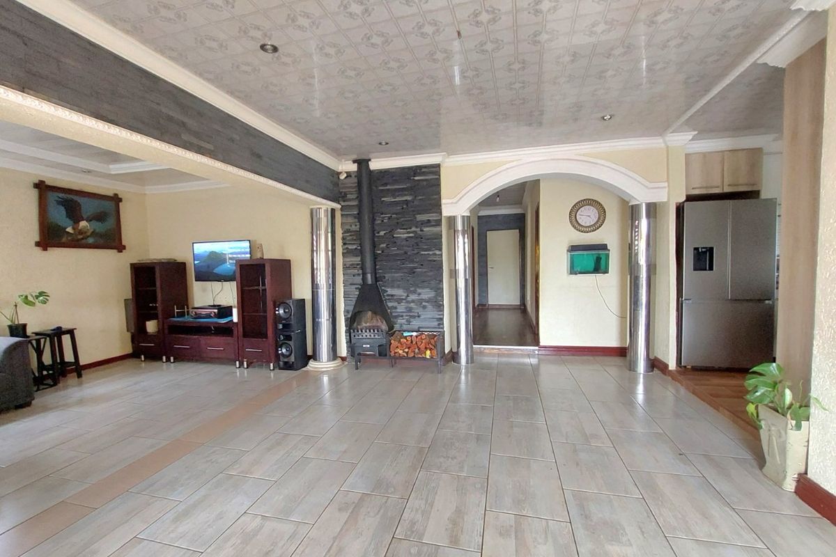 Fixer-Upper Opportunity in Brits - Photo 4