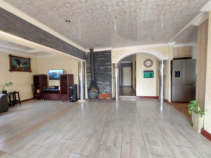 Fixer-Upper Opportunity in Brits - Photo 4