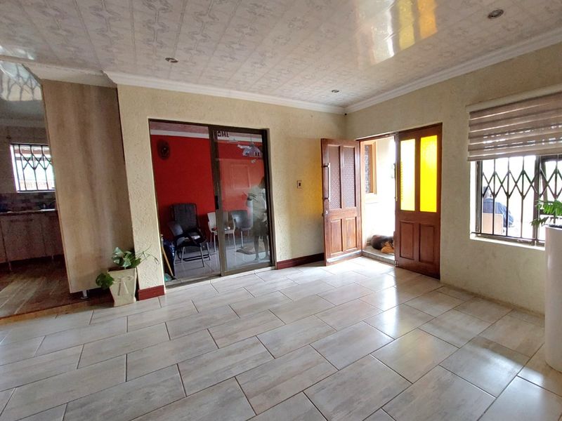 Fixer-Upper Opportunity in Brits - Photo 9