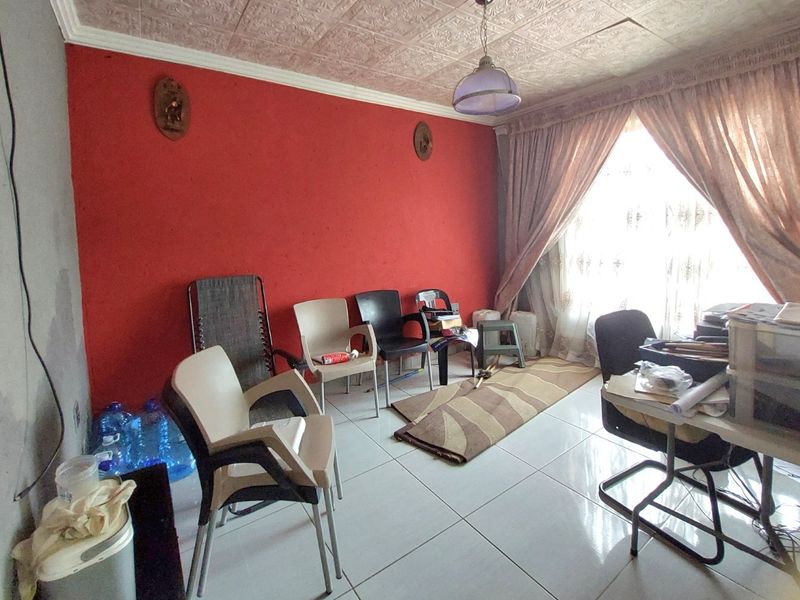 Fixer-Upper Opportunity in Brits - Photo 10