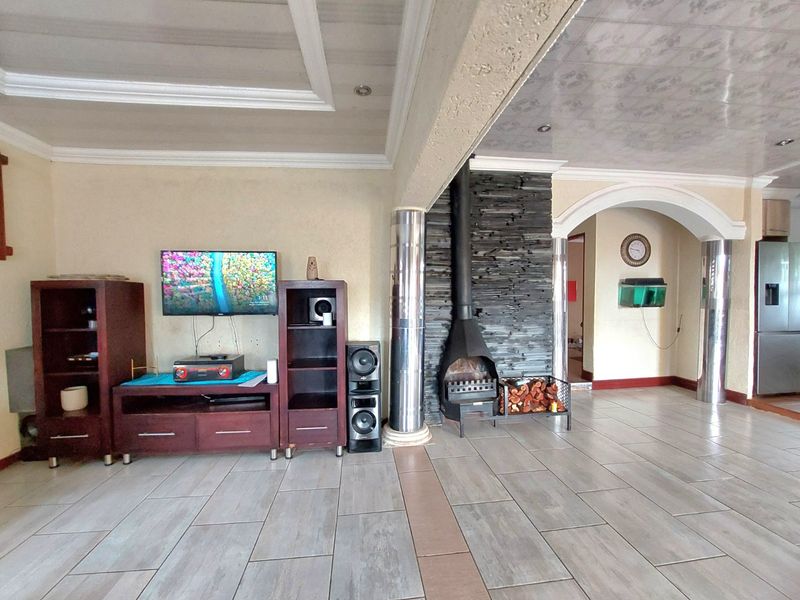 Fixer-Upper Opportunity in Brits - Photo 6