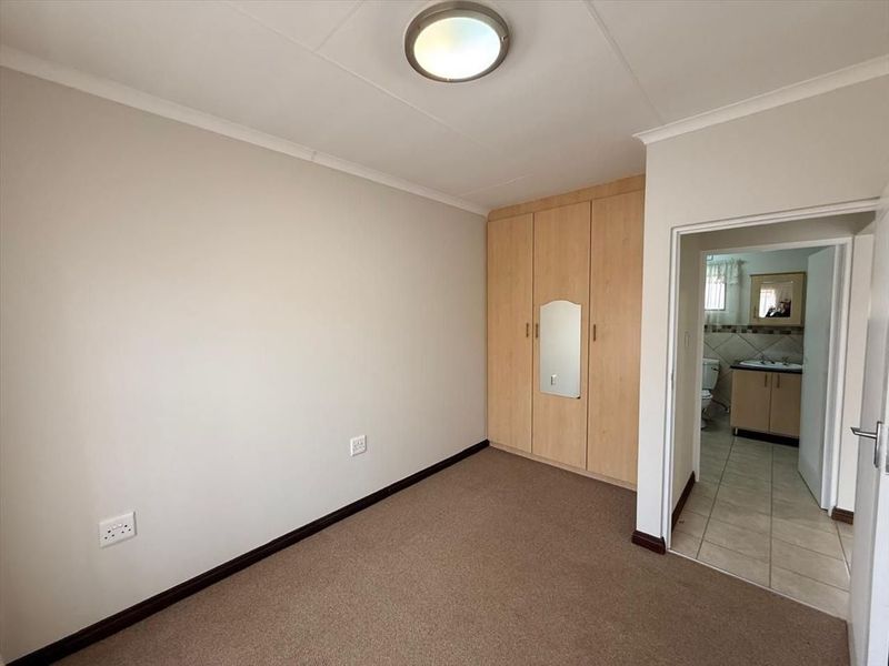 Comfortable Retirement Village Unit - Photo 3