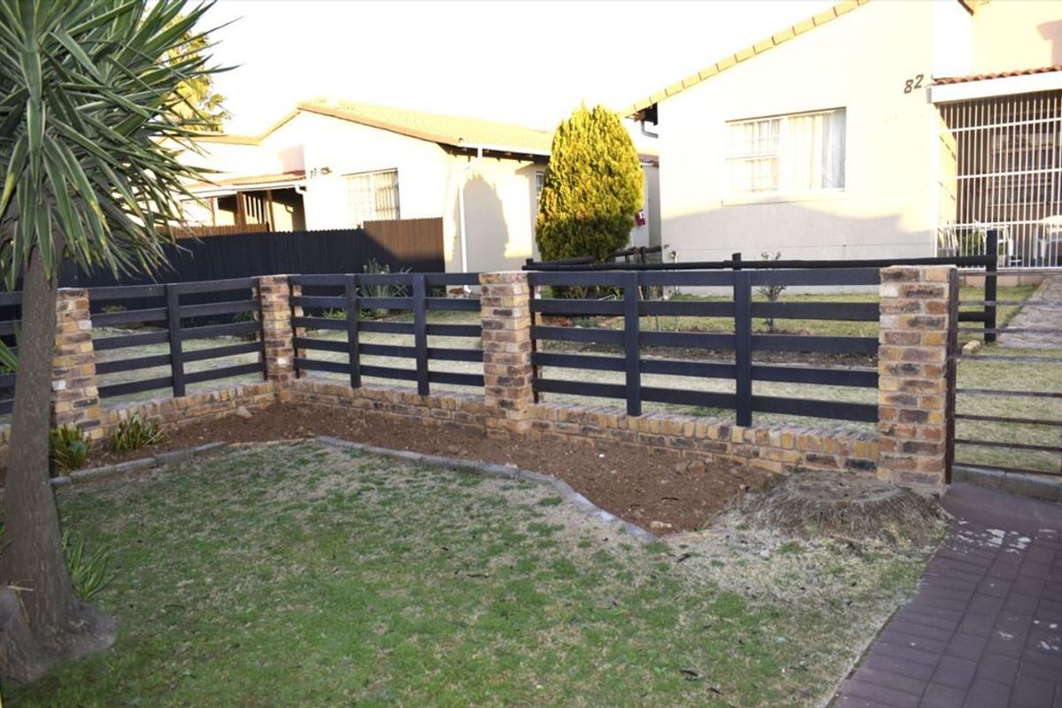 Elegant Family Home with Exceptional Features - Photo 3