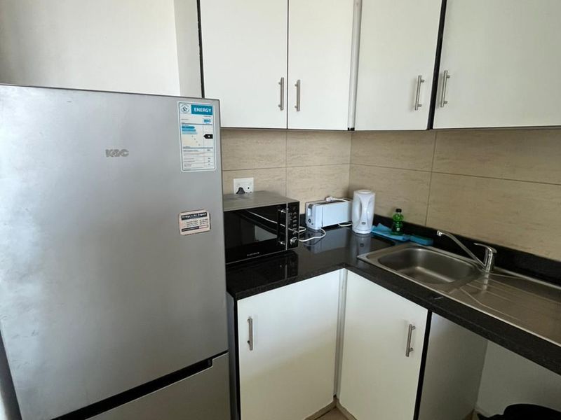 1 Bedroom, 1 Bathroom Apartment For Sale In Point, Durban - Photo 2